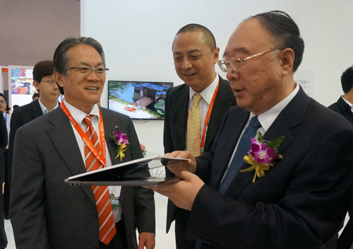 德赢vwin8868官网中国总代表桐山辉夫先生与重庆市黄奇帆市长现场交流